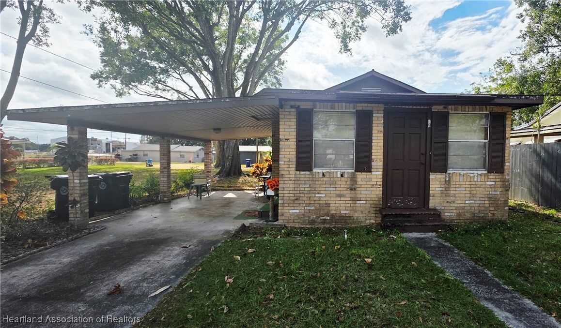 Property Photo: 24 E 3rd Street FL 33843