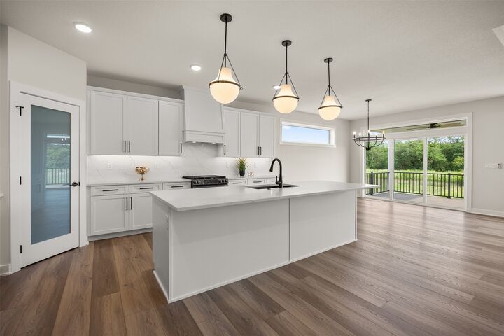 Property Photo:  1376 S Lotus Place  IA 50266 