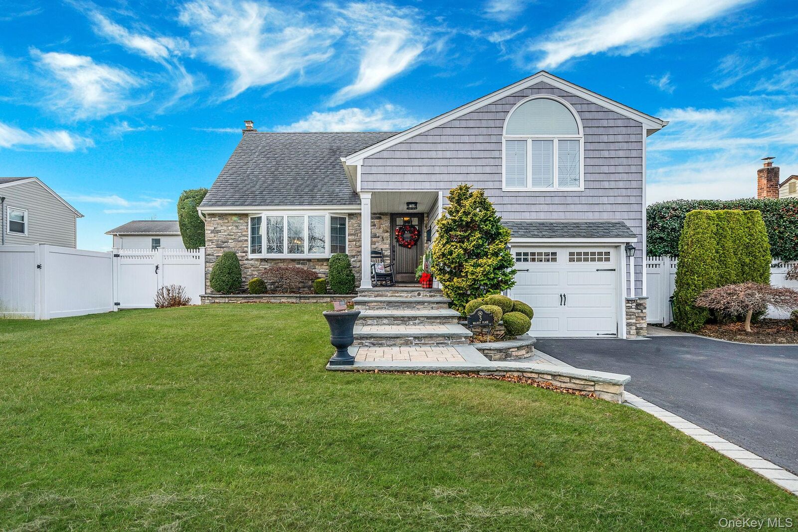 Property Photo:  3 Walnut Place  NY 11758 