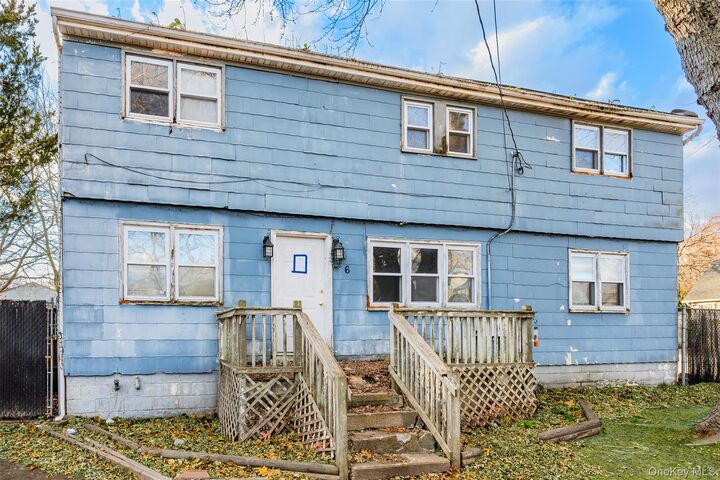 Property Photo:  6 Sportsman Court  NY 11967 