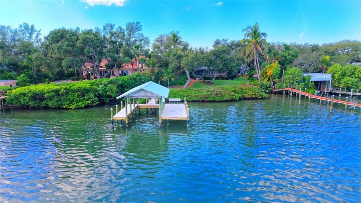 Property Photo:  1042 N Casey Key Road  FL 34229 