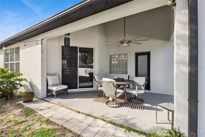 Property Photo: 609 Rhodes Drive FL 32720