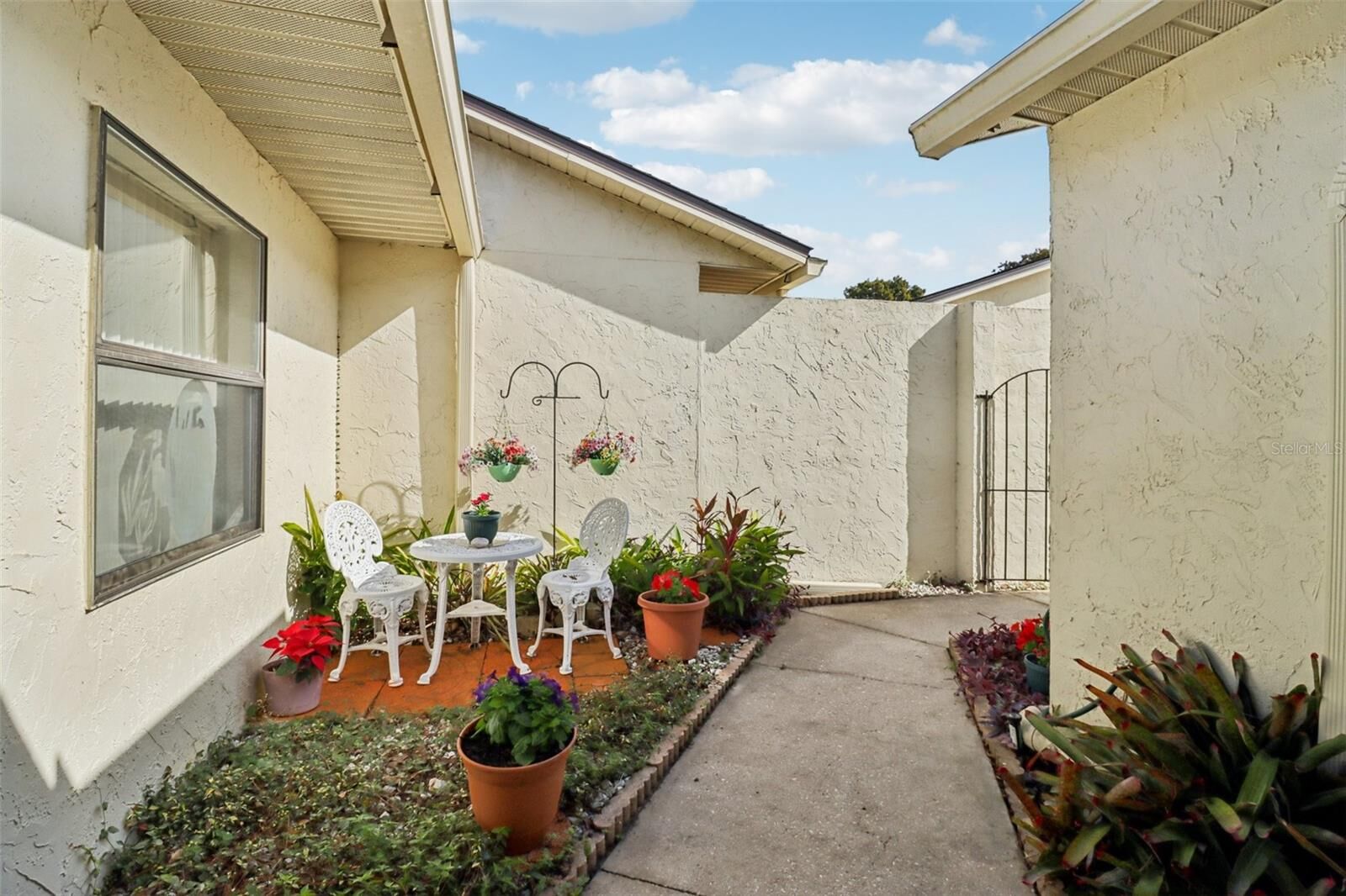 Property Photo: 2225 Cypress Court 2C FL 32778