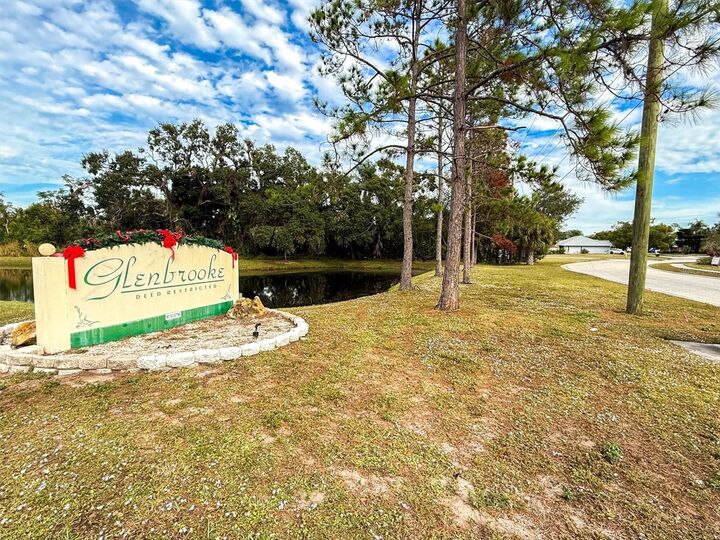 Property Photo:  4811 Glenbrooke Drive  FL 34243 