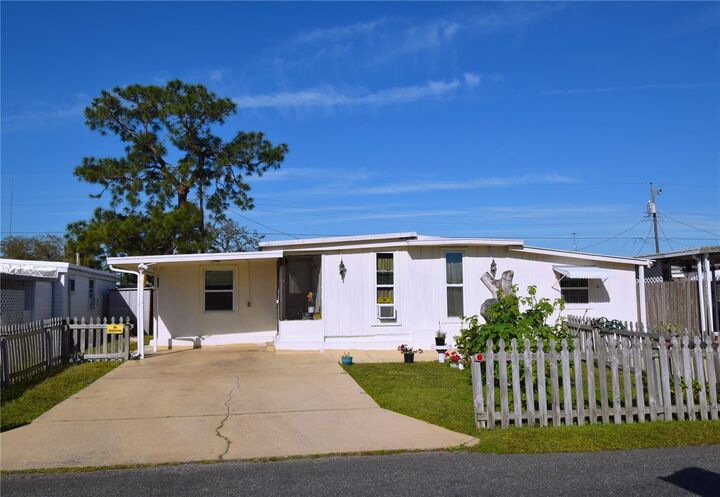 Property Photo:  2113 Lullaby Drive  FL 34691 