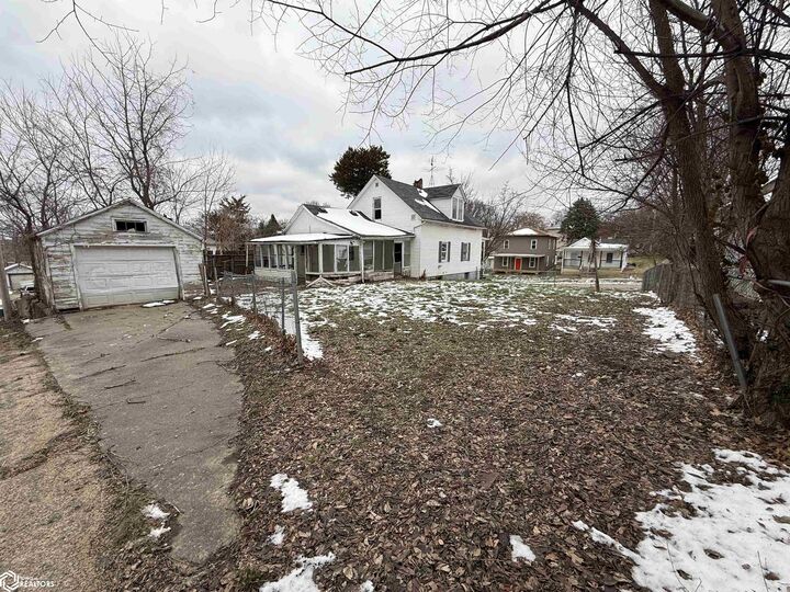 Property Photo:  241 S 9th Street  IA 52601 