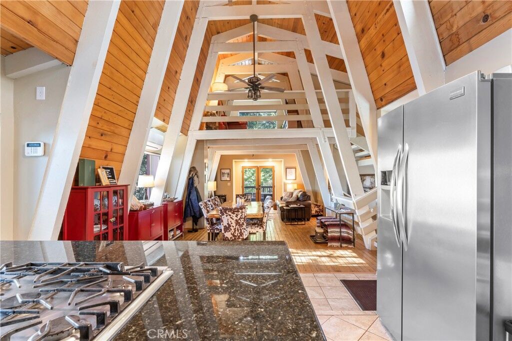 Property Photo: 664 Circle CA 92352