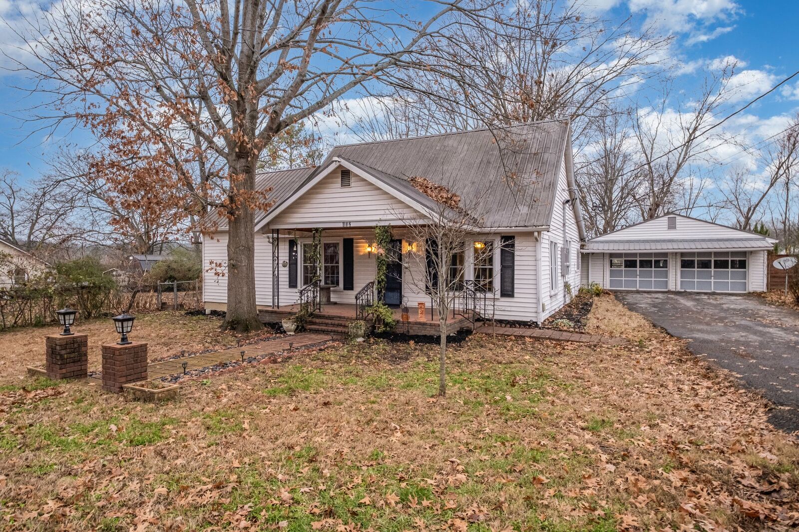 Property Photo:  112 Main St W  TN 37183 
