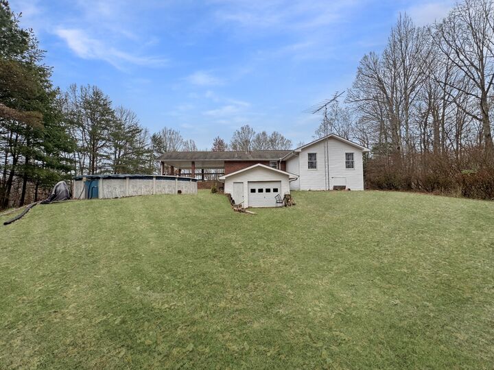 Property Photo: 223 Twin Oaks Rd TN 37058