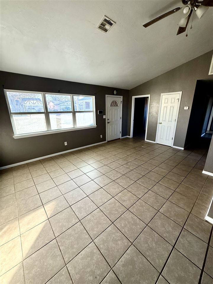 Property Photo: 606 Hampton OK 74601