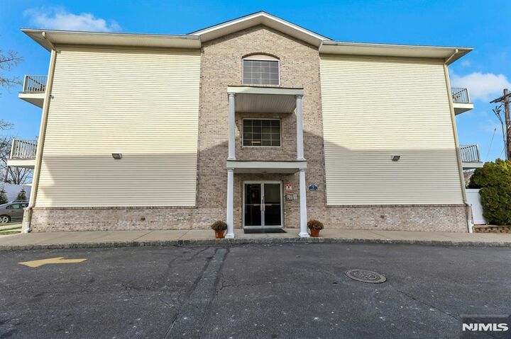 Property Photo:  520 Victor Street 42  NJ 07663 