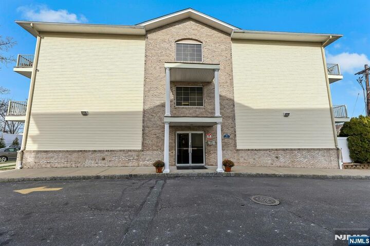 Property Photo:  520 Victor Street 42  NJ 07663 