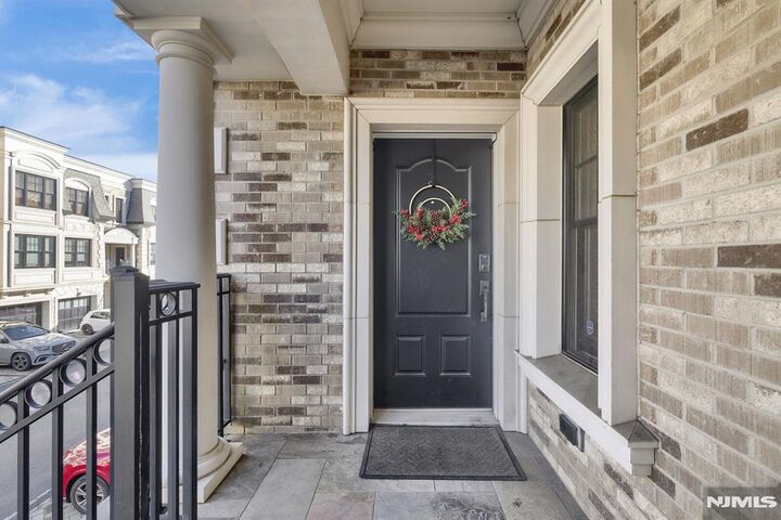 Property Photo:  44 Marquis Court 44  NJ 07020 