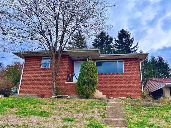 Property Photo: 809 Delia Avenue OH 43935