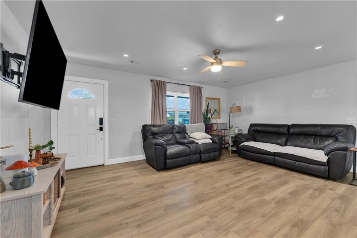 Property Photo:  811 N 30th Street  AR 72756 