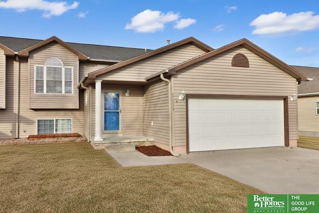 Property Photo: 23208 Denton Street NE 68069