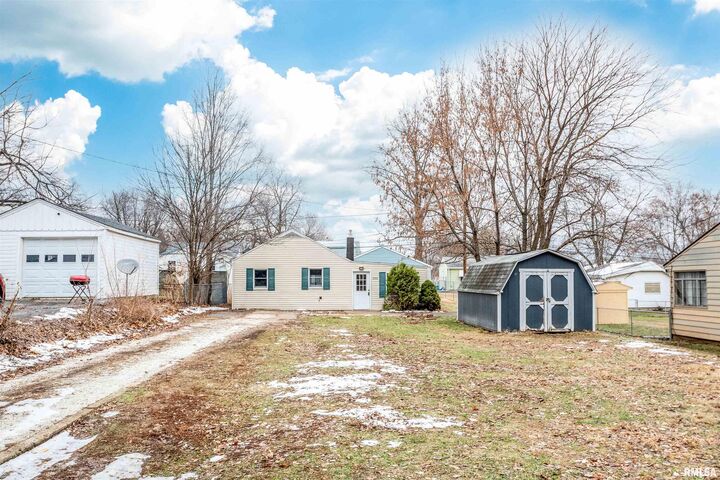 Property Photo: 3302 N Gale Avenue IL 61604