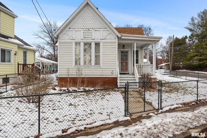 907 NE Glen Oak Avenue  Peoria IL 61603 photo