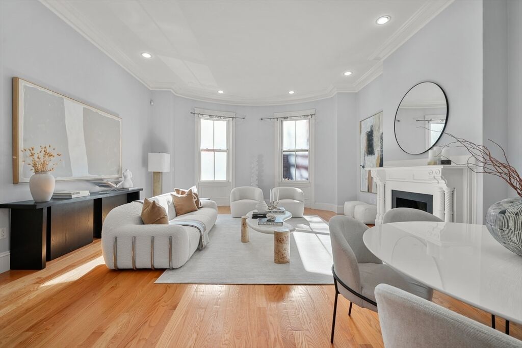 Property Photo:  195 Beacon Street 2  MA 02116 