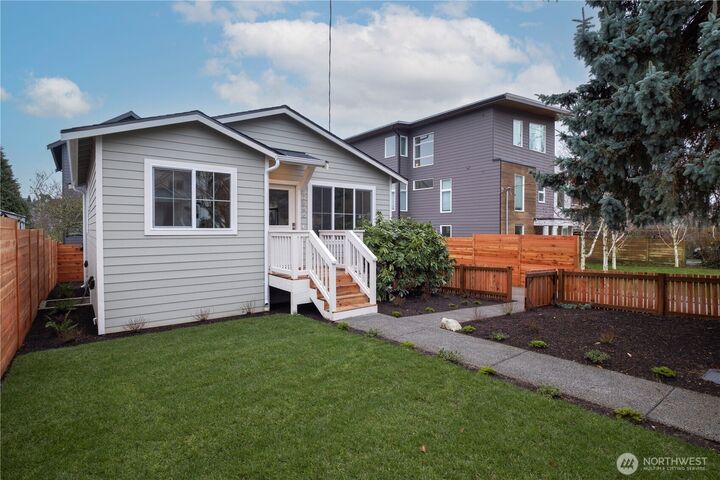 Property Photo:  2846  22nd Avenue W  WA 98199 