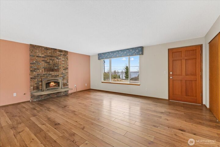 Property Photo:  967  Edgecliff Drive  WA 98260 