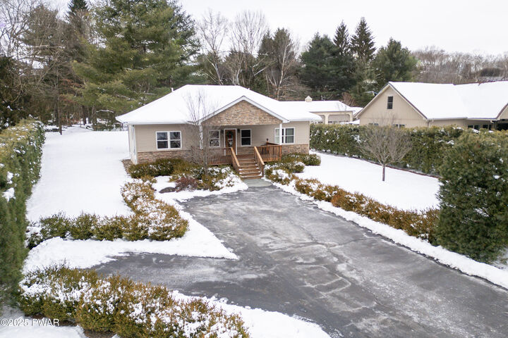 Property Photo: 12 Meadows Court PA 18428