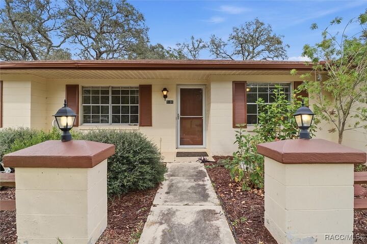 Property Photo: 9196 N Fawn Way FL 34434