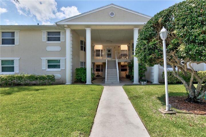 Property Photo: 329 N Grove Isle Circle 329 FL 32962