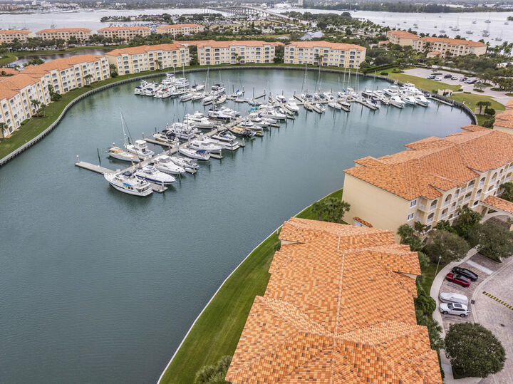 Property Photo: 8 Harbour Isle Drive E Ph5 FL 34949