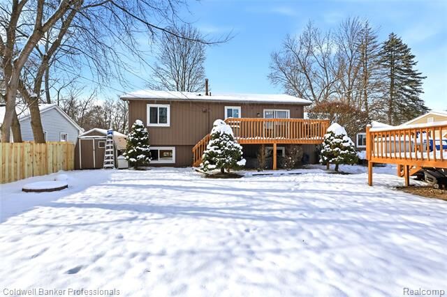Property Photo:  4904 Lake Grove Drive  MI 48383 