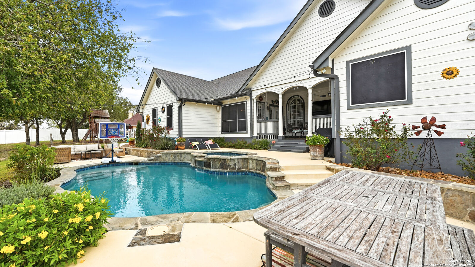 Property Photo: 226 Broken Arrow TX 78114