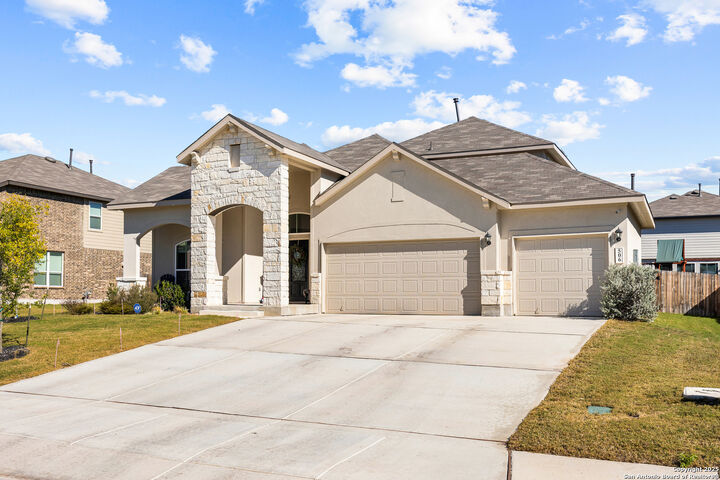 Property Photo:  506 Nickel Brk  TX 78108 