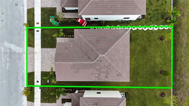 Property Photo: 2498 SE 25th Ct FL 33035