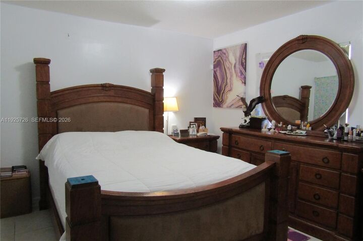 Property Photo:  942 SW 8th Pl  FL 33034 