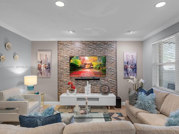 Property Photo: 9719 Darlington Pl 1 FL 33328