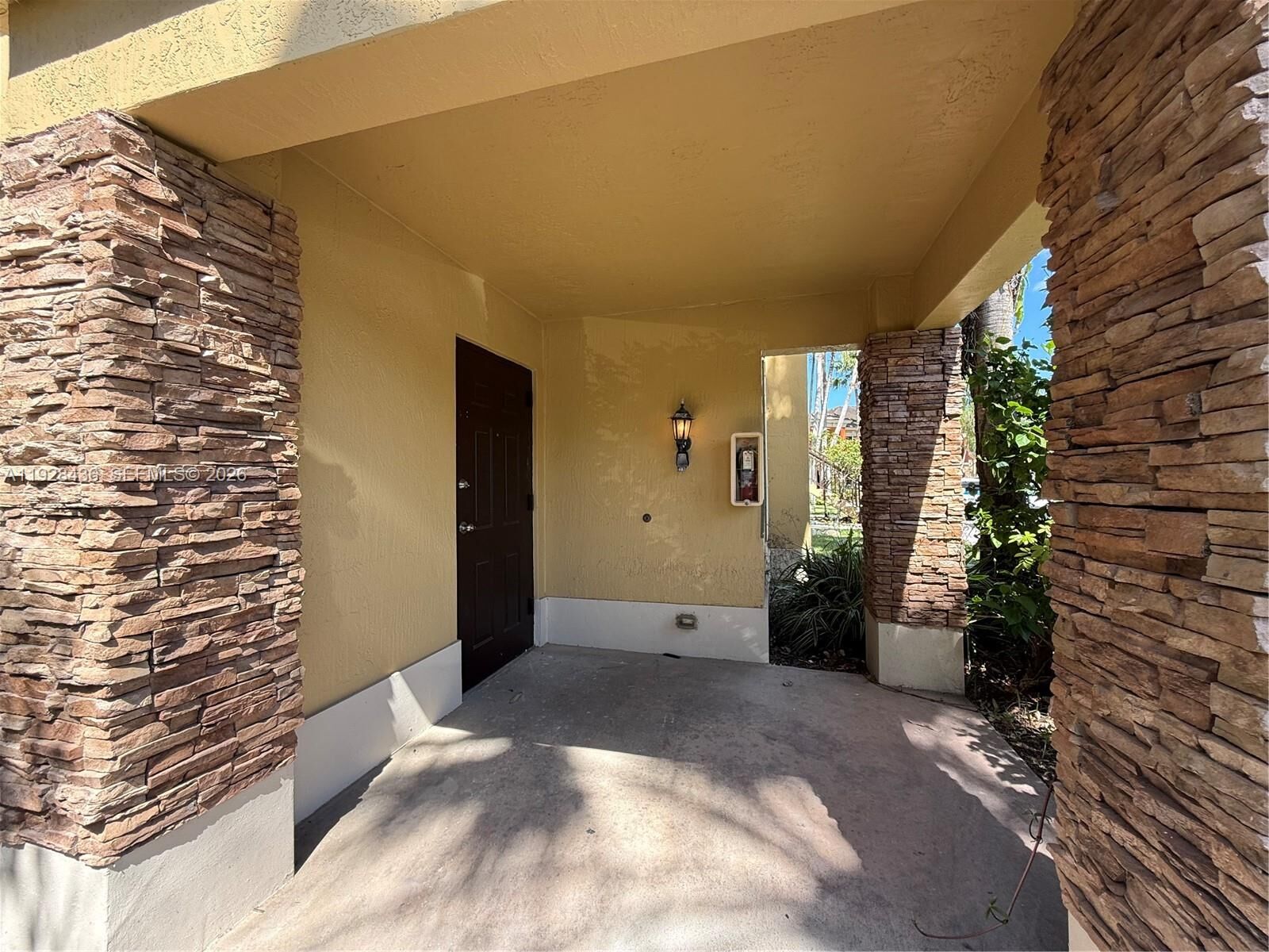 Property Photo:  3395 NE 10th St 101  FL 33033 