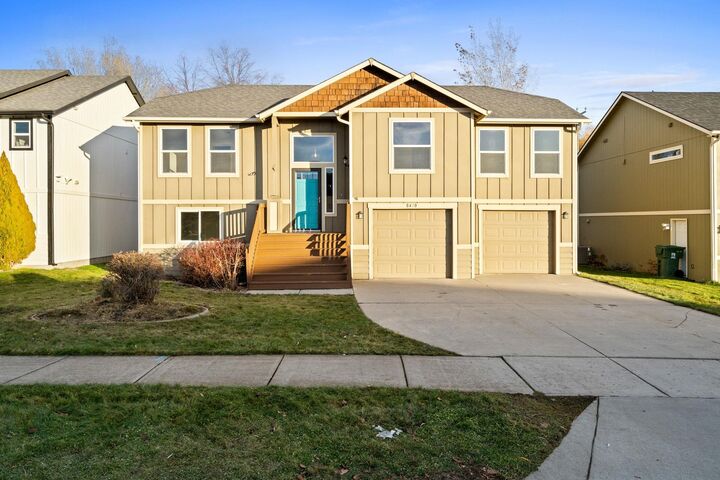 Property Photo: 8410 N Palm Pl WA 99208