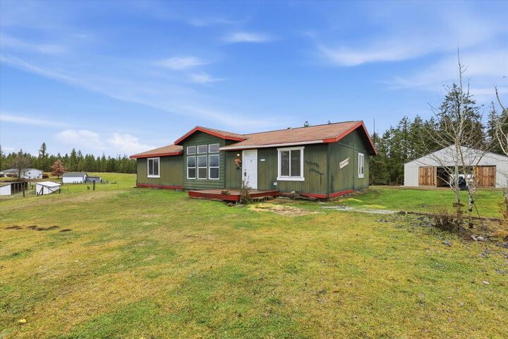 Property Photo:  40416 N Sunset Ln  WA 99006 