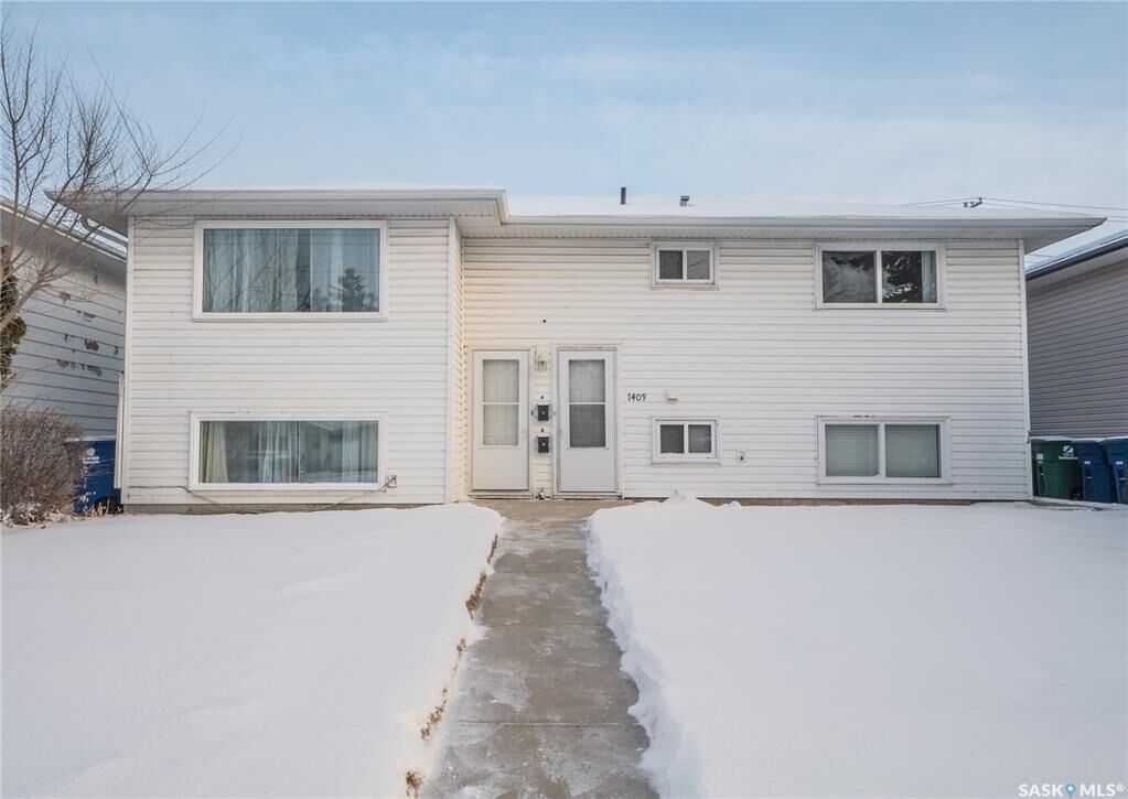 Property Photo: 1409 Preston Avenue S SK S7H 2V5