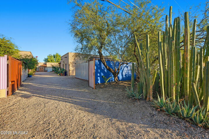 Property Photo: 825 S Fremont Avenue AZ 85719