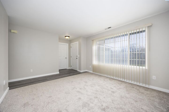 Property Photo: 312 Wenas Ct WA 99352