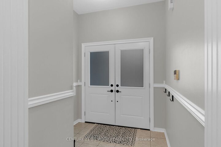 Photo de la propriété:  1987 Treetop Way  ON L1V 7C8 