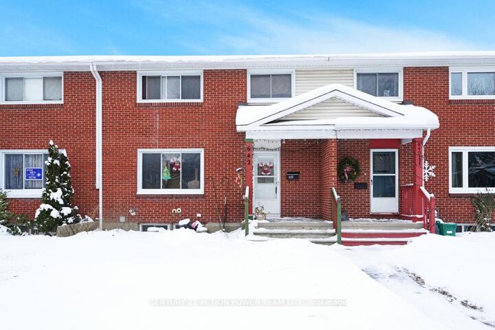 Photo de la propriété:  642 Borthwick Avenue  ON K1K 2L9 