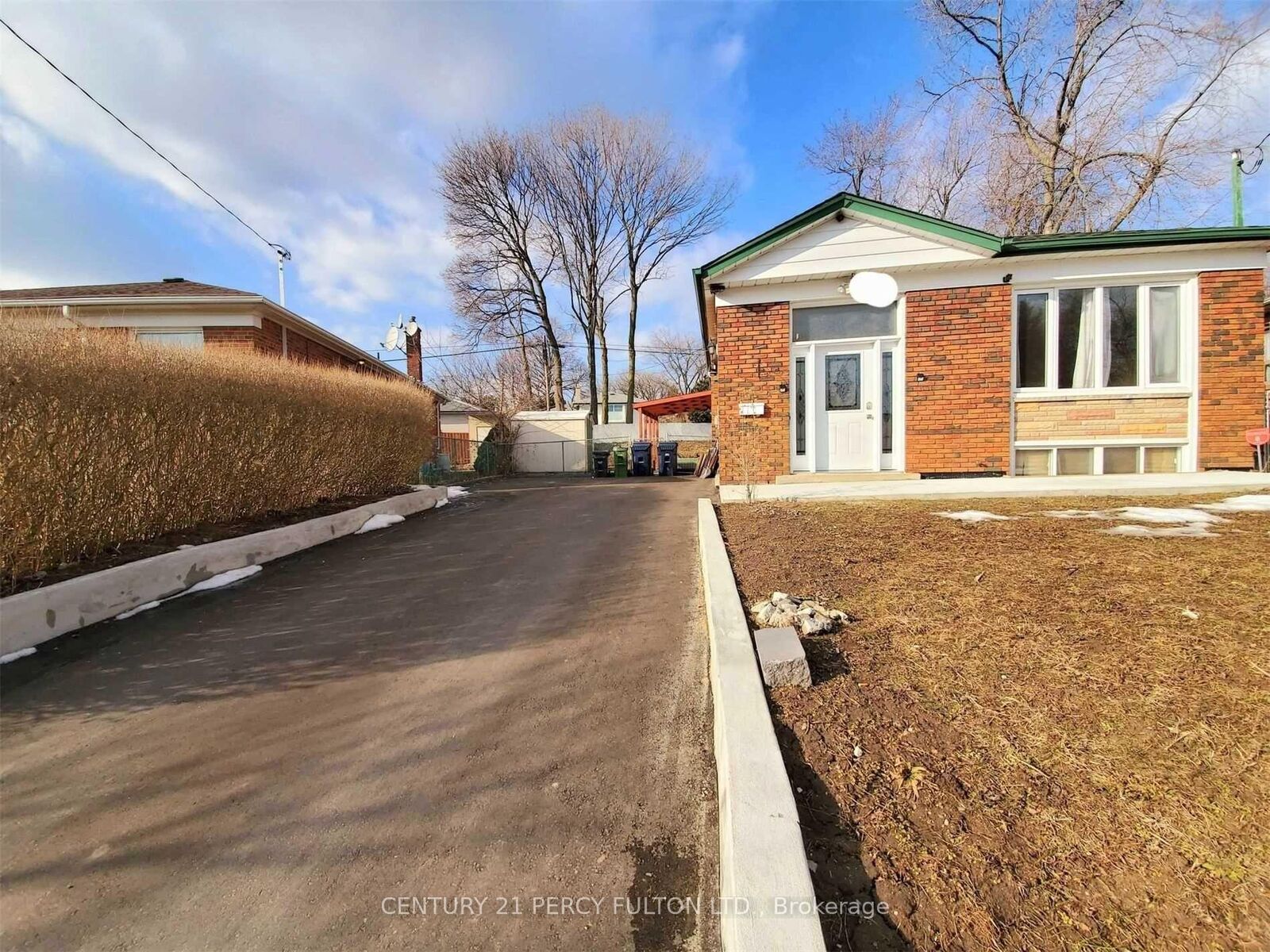 Property Photo: 24 Chestermere Boulevard Upper ON M1J 2X7