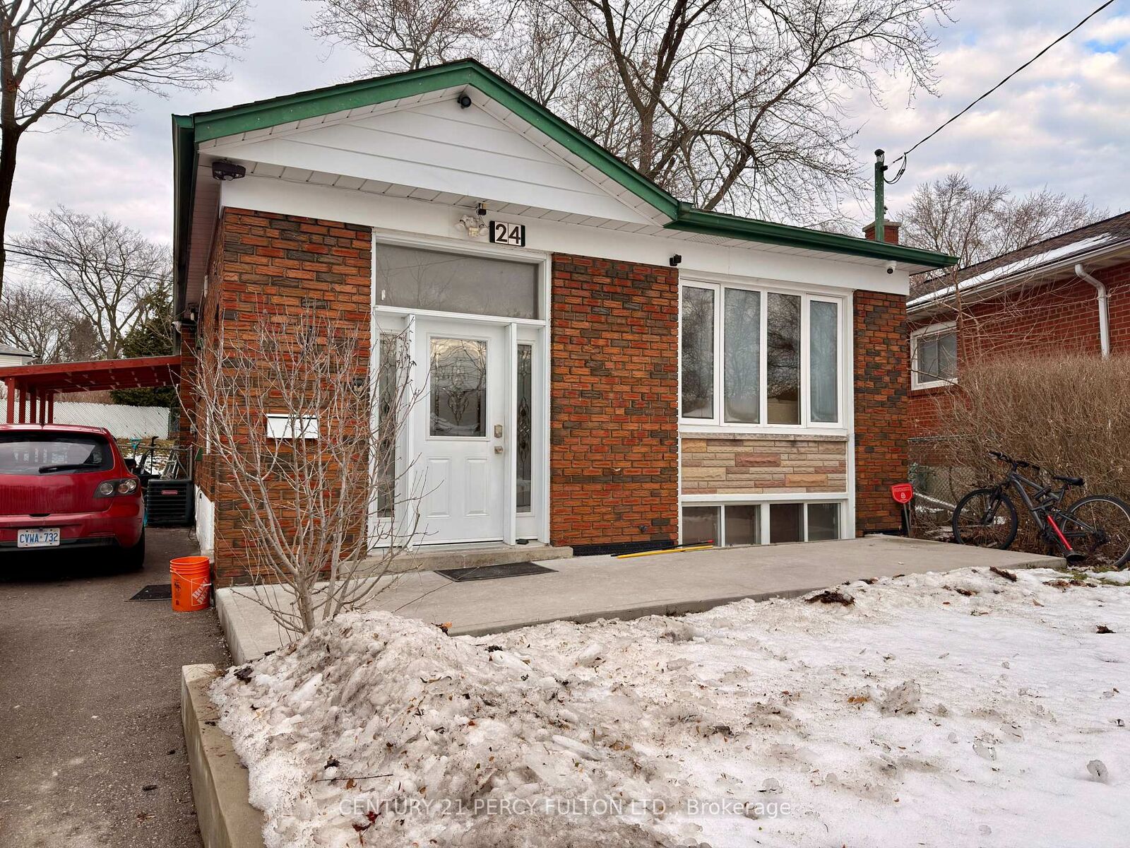 Property Photo:  24 Chestermere Boulevard Upper  ON M1J 2X7 
