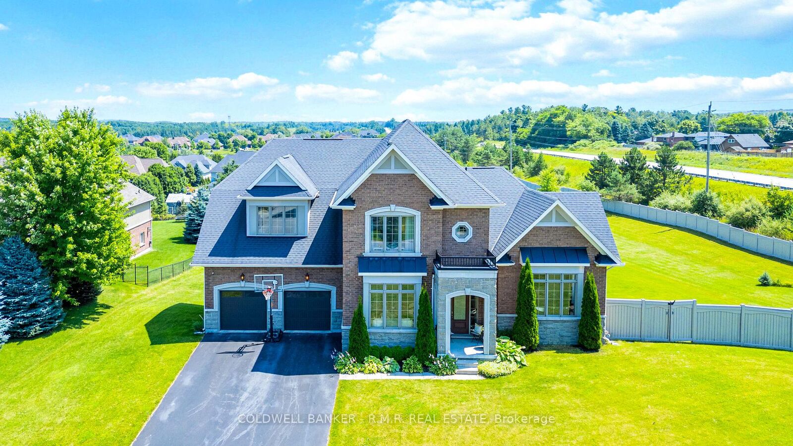 Photo de la propriété: 61-19 Forestgreen Drive ON L9P 0B8