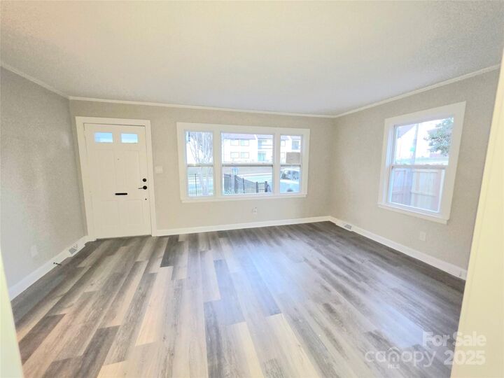 Property Photo:  2122 Kilborne Drive  NC 28205 