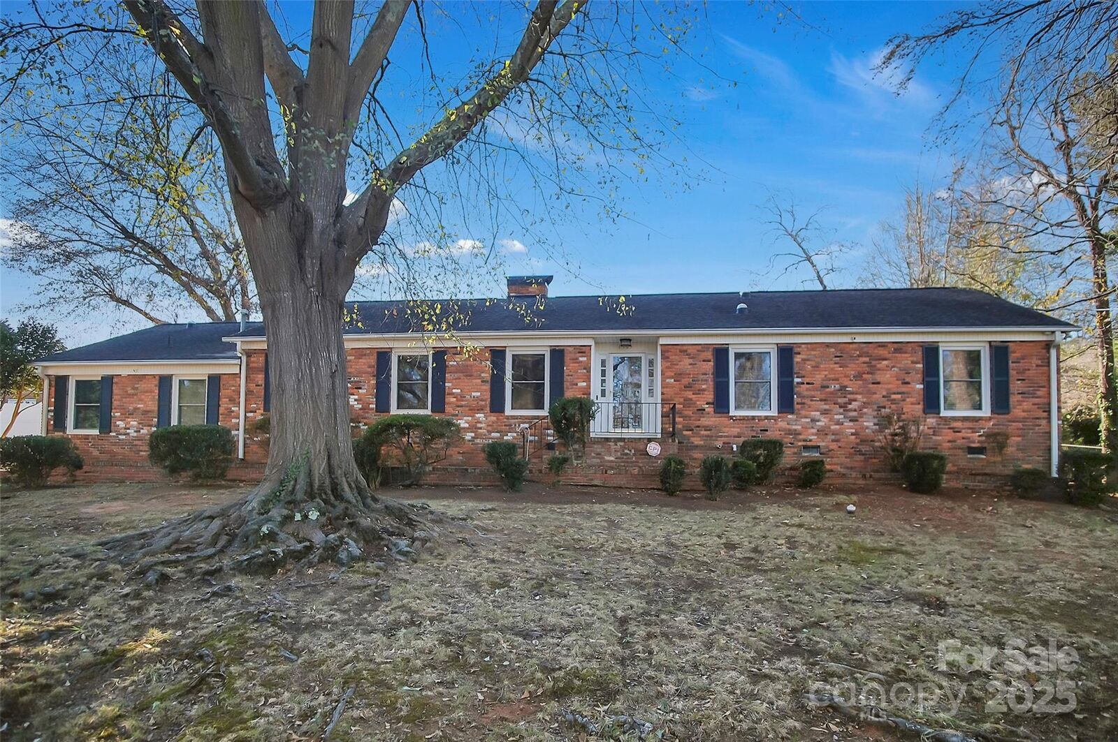 Property Photo: 1925 Montclair Avenue NC 28054