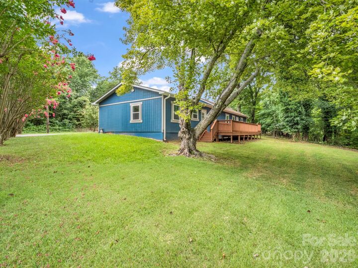 Property Photo: 611 Peniel Road NC 28722