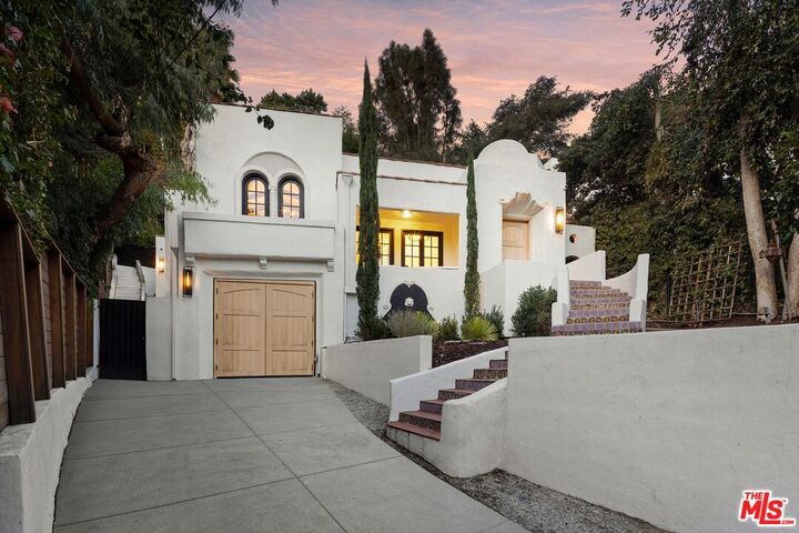 Property Photo:  8061 Woodland Ln  CA 90046 